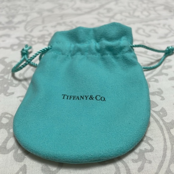 Tiffany & Co Vintage Interlocking Hearts Bangle - Picture 5 of 12